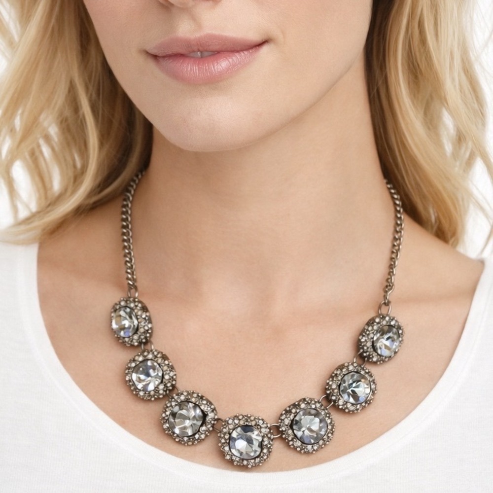 Sparkling Silver Tone Crystal Statement Necklace Glamorous Occasion Party 103-17